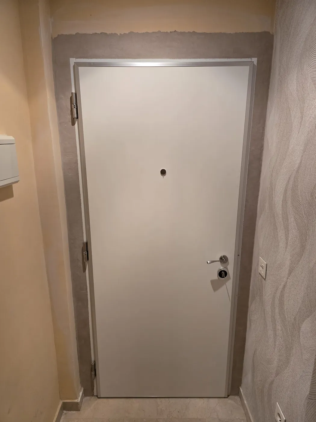 Aislamiento térmico y acústico de una puerta acorazada