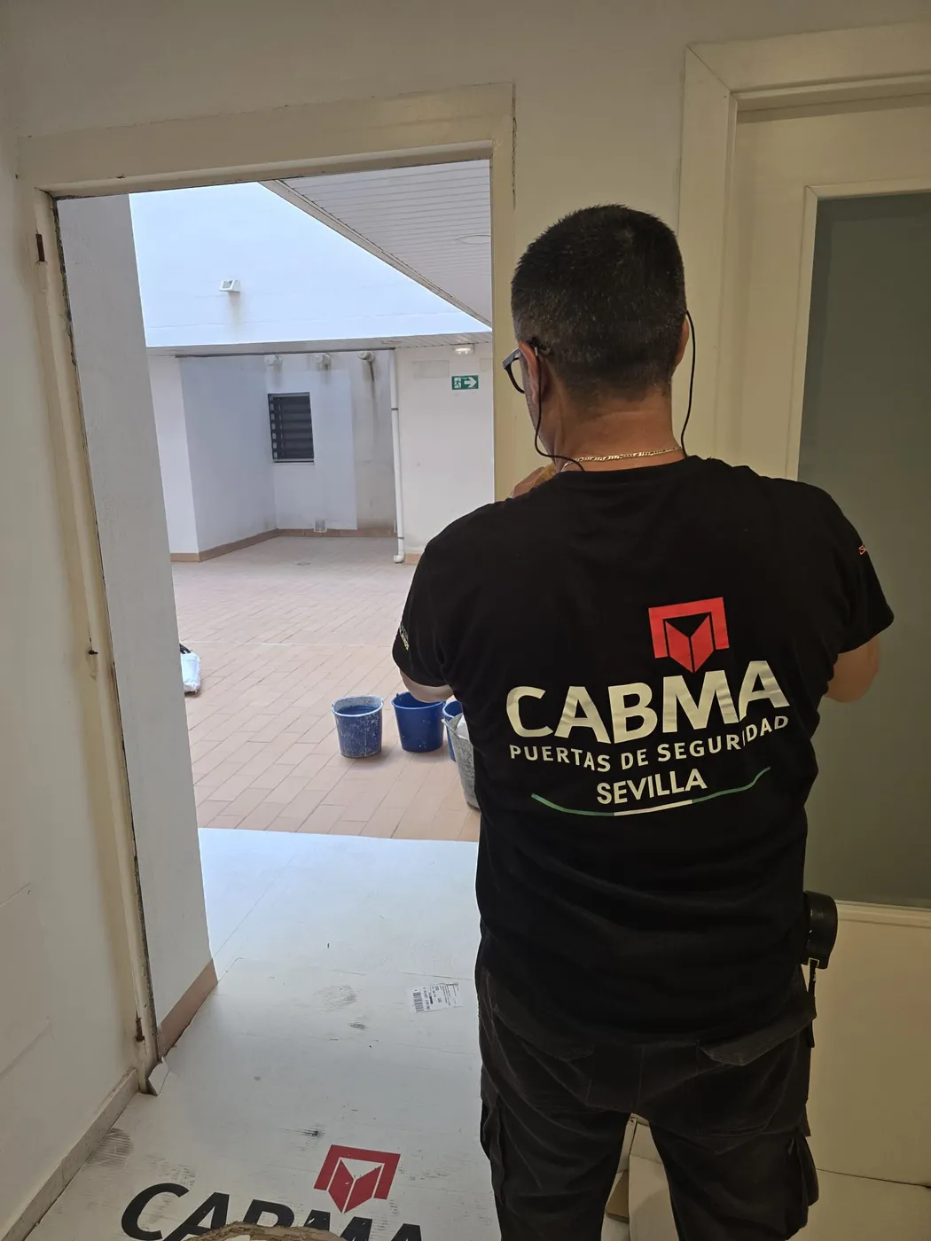 Cómo se instala una puerta acorazada, paso a paso