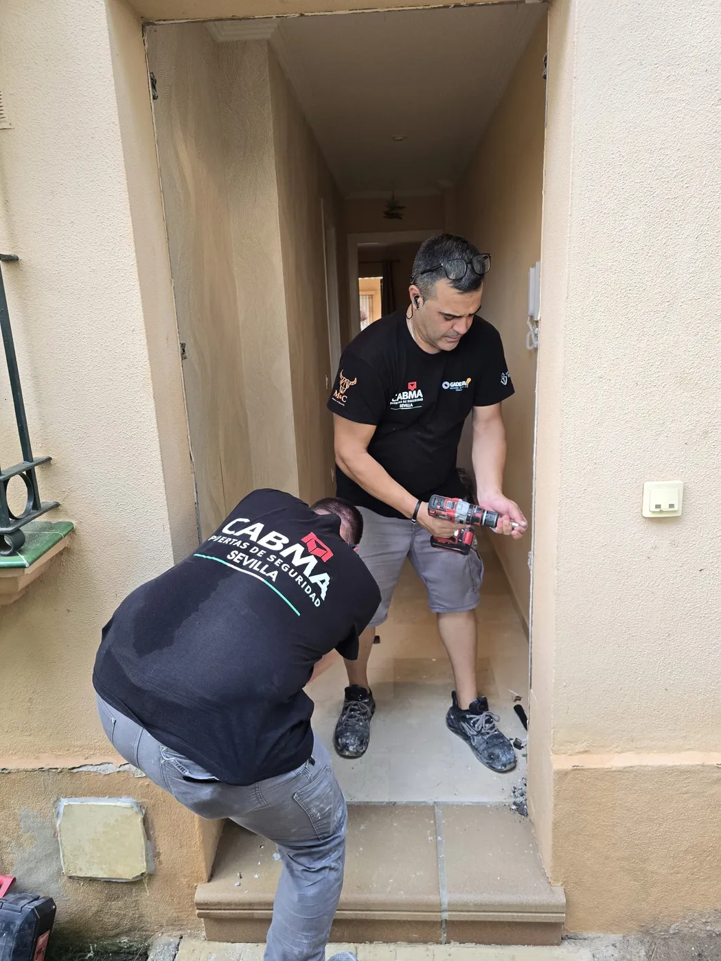 Puertas acorazadas para comunidades de vecinos y portales en Sevilla